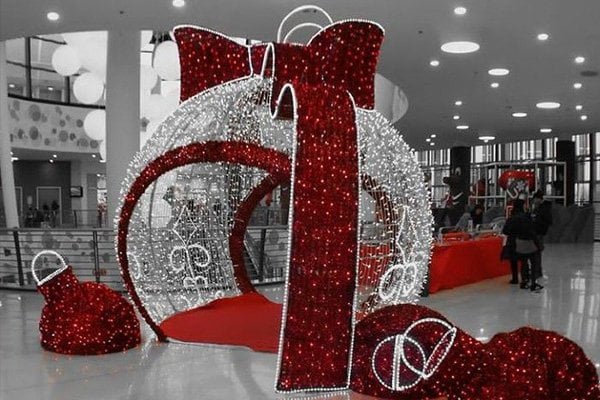 Large-Scale Themed Light Sculptures